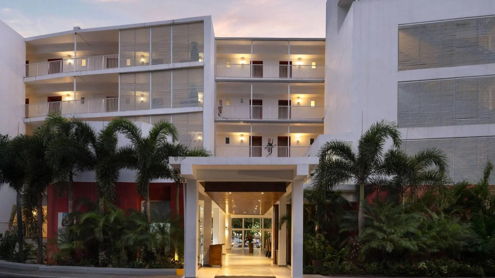Grand Decameron Cornwall Beach, A Trademark All-Inclusive Resort  Montego Bay