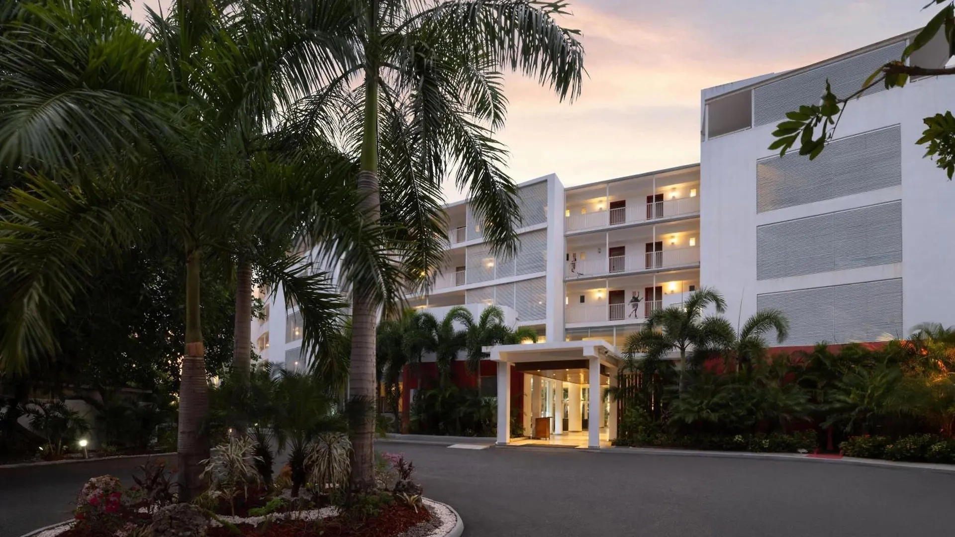 Grand Decameron Cornwall Beach, A Trademark All-Inclusive Resort 4*, Montego Bay