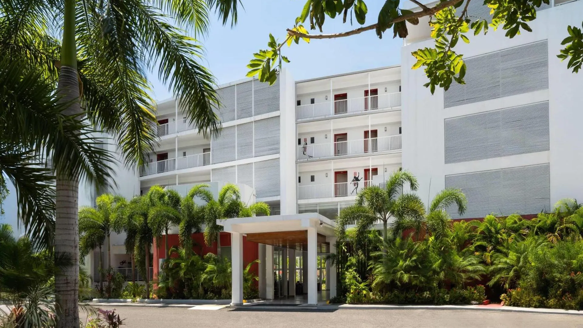 Grand Decameron Cornwall Beach, A Trademark All-Inclusive Resort
